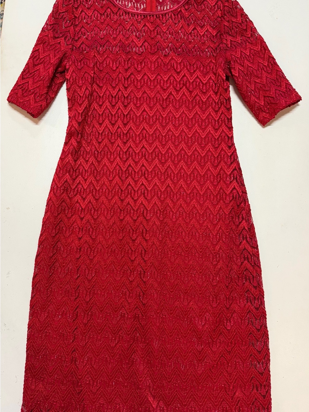 Classic Red Lace Midi Dress with Short Sleeves